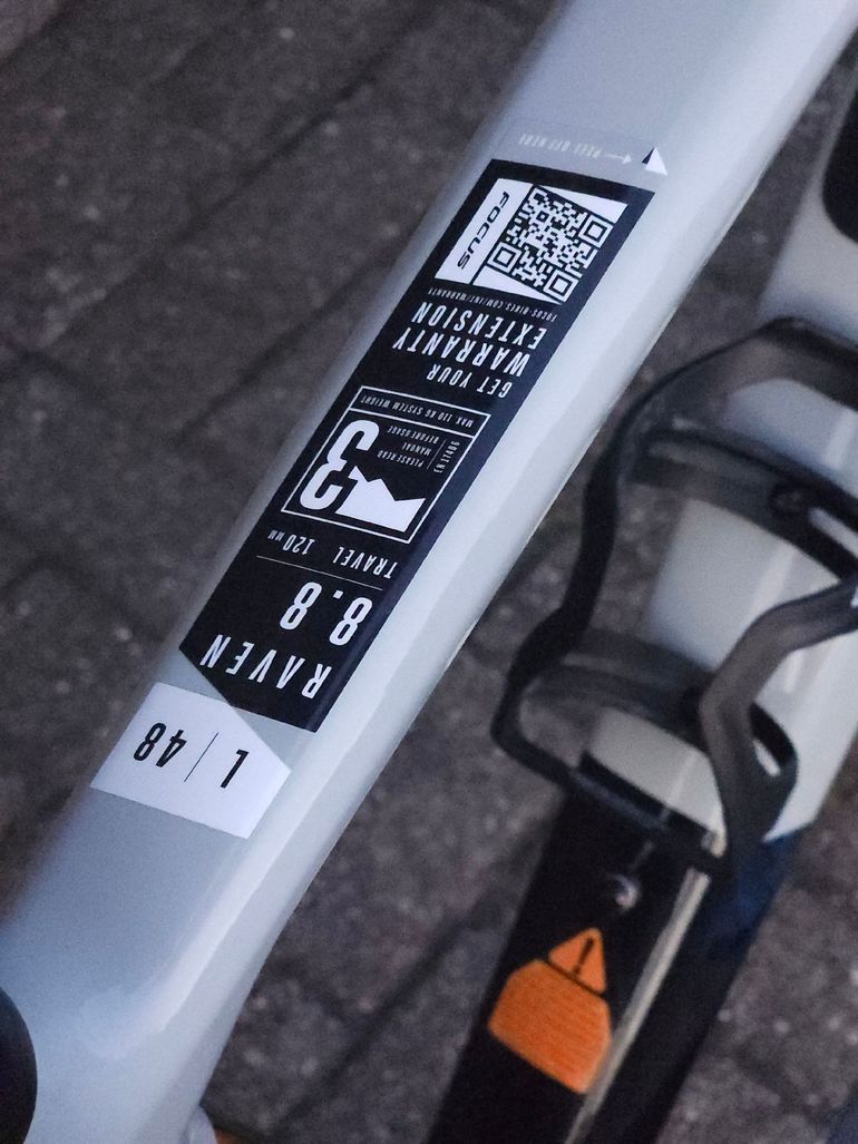 Used Focus Raven Shimano Deore XT 2025 Mountainbike, Light Gray — image 16 of 20