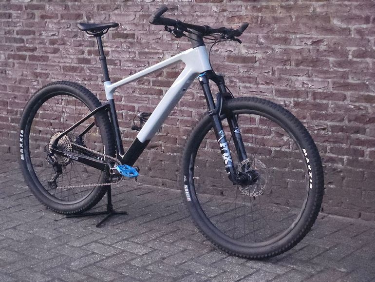 Used Focus Raven Shimano Deore XT 2025 Mountainbike, Light Gray — image 7 of 20