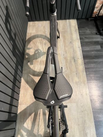 Used Orbea ORCA AERO M20iLTD 2024 2024 Road & Gravel — image 8 of 9
