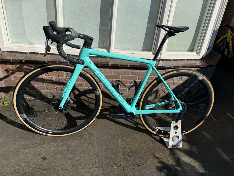 Used Bianchi Specialissima - Red eTap AXS 2022 2022 Road & Gravel, Verde — image 2 of 10