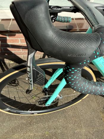 Used Bianchi Specialissima - Red eTap AXS 2022 2022 Road & Gravel, Verde — image 8 of 10