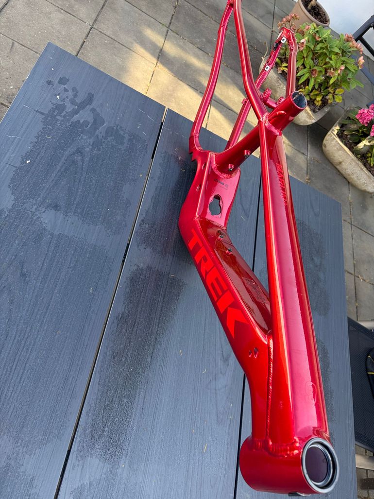Used Trek Marlin+ 6 2024 Frameset 2024 Mountainbike, Rot, 27.5, 29 — image 2 of 7