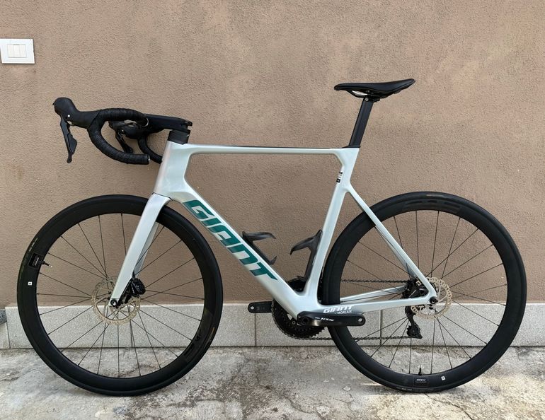 Used Giant Propel Advanced 2 2023 2023 Road & Gravel, Light Gray — image 9 of 19