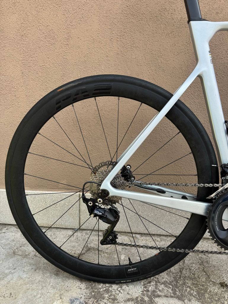 Used Giant Propel Advanced 2 2023 2023 Road & Gravel, Light Gray — image 15 of 19