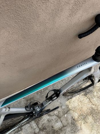 Used Giant Propel Advanced 2 2023 2023 Road & Gravel, Light Gray — image 18 of 19
