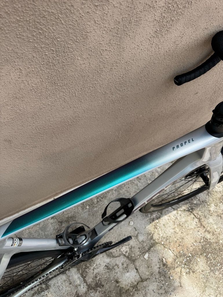 Used Giant Propel Advanced 2 2023 2023 Road & Gravel, Light Gray — image 18 of 19