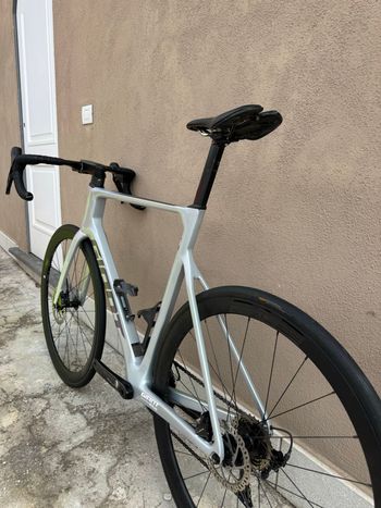Used Giant Propel Advanced 2 2023 2023 Road & Gravel, Light Gray — image 5 of 19