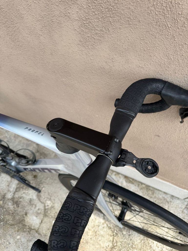 Used Giant Propel Advanced 2 2023 2023 Road & Gravel, Light Gray — image 11 of 19