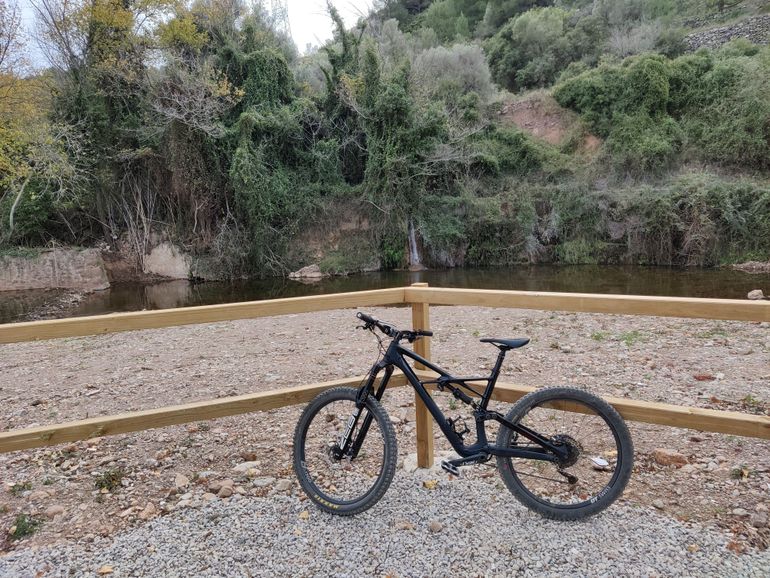 Used Specialized Enduro Shimano Deore XT 2019 Mountainbike, Nero — image 1 of 13