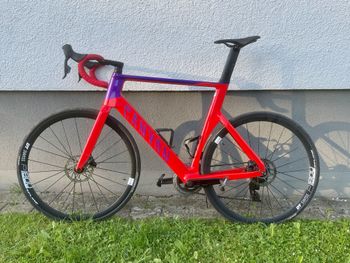 Used Canyon Aeroad CF SLX 7 eTap 2023 2023 Road & Gravel — image 2 of 6
