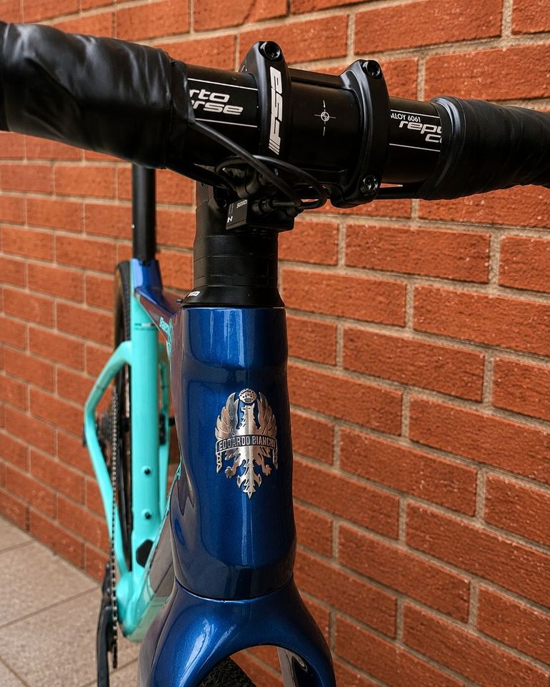 Used Bianchi Arcadex GRX 810 Di2 2023 2023 Road & Gravel, Blu — image 2 of 3