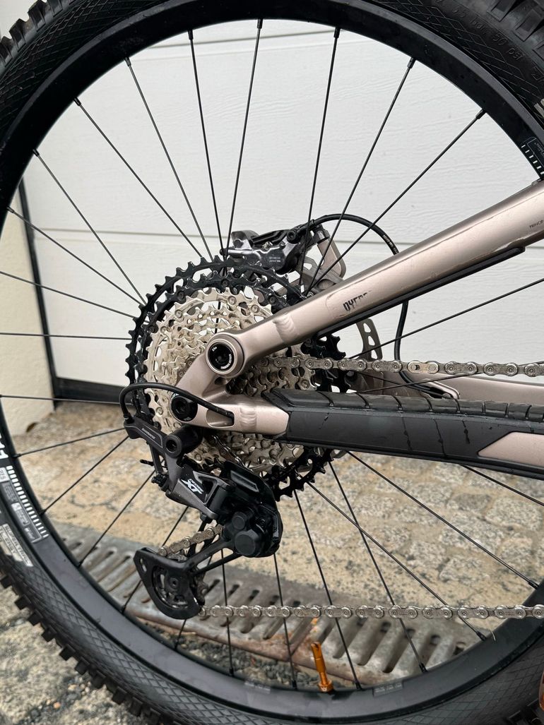 Used Commencal META SX V4 SIGNATURE 2022 2022 Mountainbike — image 12 of 16