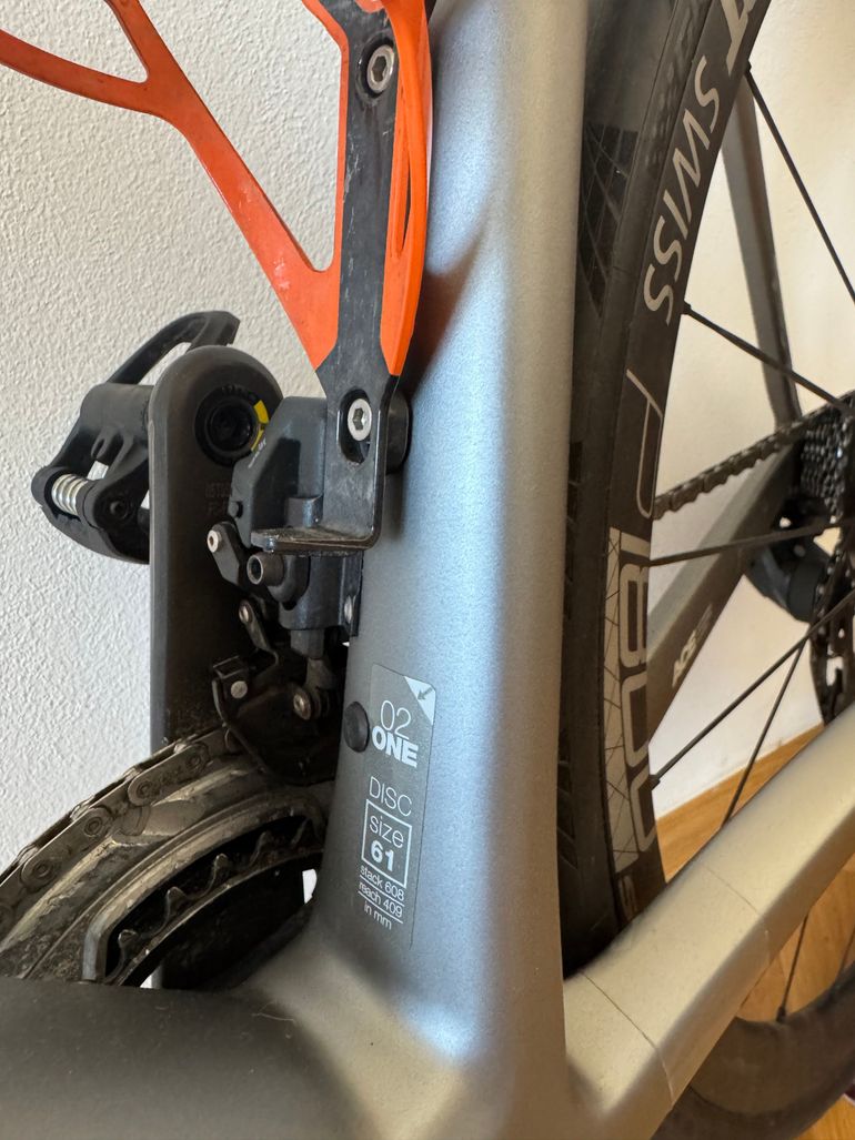 Used BMC Teammachine SLR02 DISC ONE 2020 2020 Road & Gravel, Light Gray — image 11 of 16
