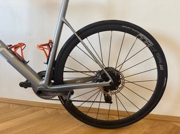 Used BMC Teammachine SLR02 DISC ONE 2020 2020 Road & Gravel, Light Gray — image 3 of 16