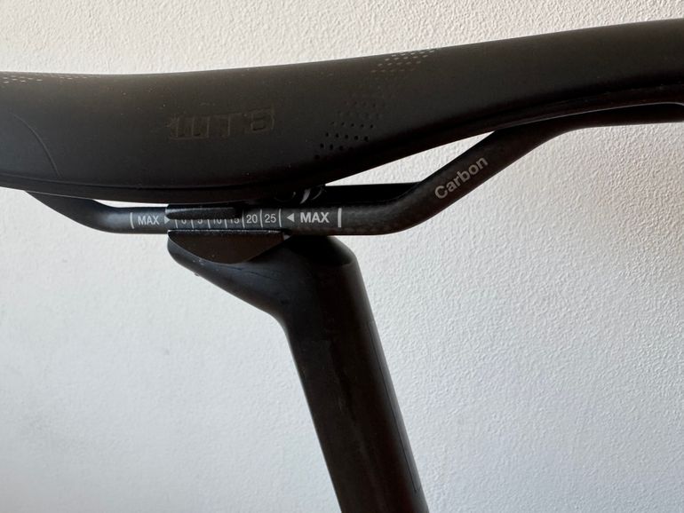 Used BMC Teammachine SLR02 DISC ONE 2020 2020 Road & Gravel, Light Gray — image 10 of 16