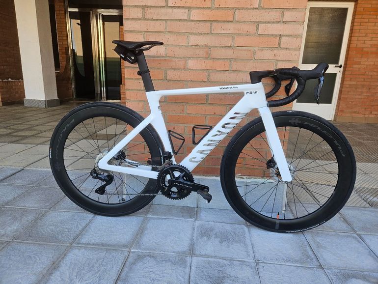 Used Canyon Aeroad CF SLX 9 Di2 2025 2025 Road & Gravel — image 1 of 8