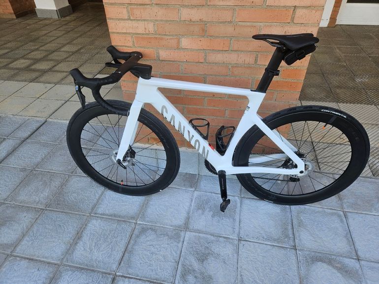 Used Canyon Aeroad CF SLX 9 Di2 2025 2025 Road & Gravel — image 6 of 8