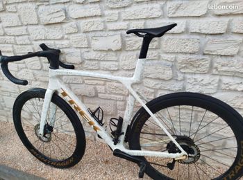 Used Trek Madone SLR 7 Gen 8 2025 2025 Road & Gravel — image 2 of 5