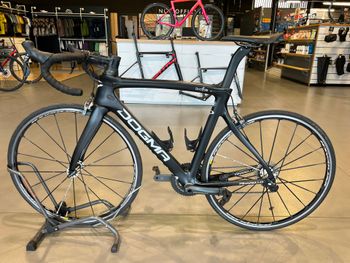 Used Pinarello DOGMA F8 2015 2015 Road & Gravel, Black — image 2 of 3