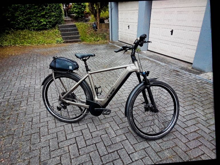 Used Cube Kathmandu Hybrid Pro 750 e- Bike Trekking 28/ 29 Zoll Cube Kathmandu Hybrid Pro 750 E- Trekking 2024 Urban, Nero — image 2 of 11
