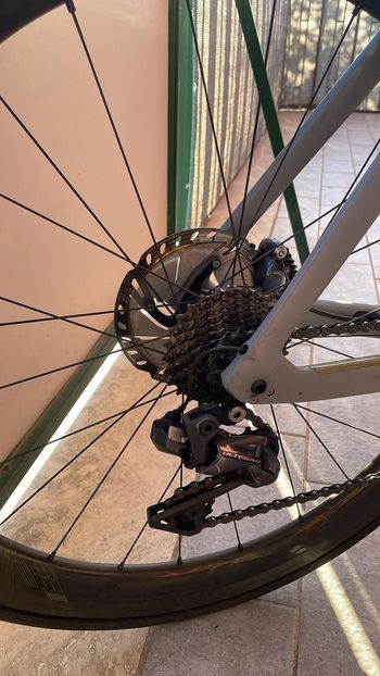 Used Trek Madone SLR 6 Disc 2019 2019 Road & Gravel — image 8 of 9