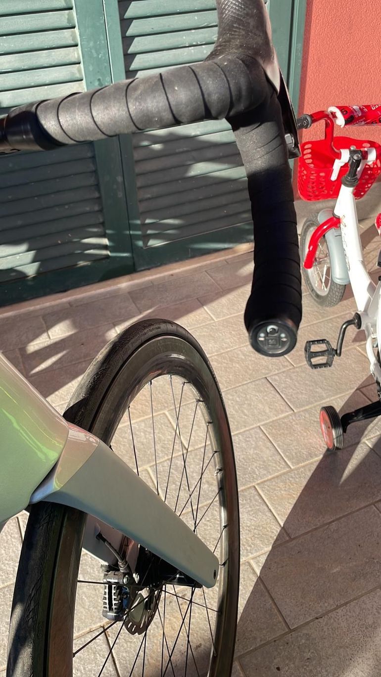 Used Trek Madone SLR 6 Disc 2019 2019 Road & Gravel — image 5 of 9