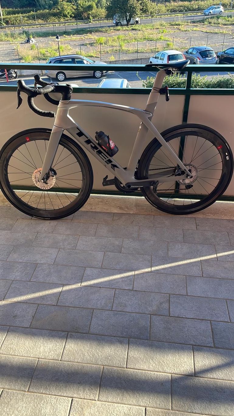 Used Trek Madone SLR 6 Disc 2019 2019 Road & Gravel — image 3 of 9