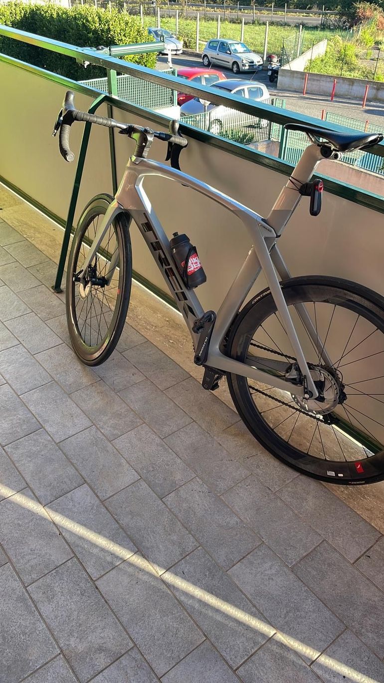Used Trek Madone SLR 6 Disc 2019 2019 Road & Gravel — image 4 of 9