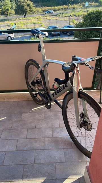 Trek Madone SLR 6 Disc 2019 2019 Road & Gravel usato