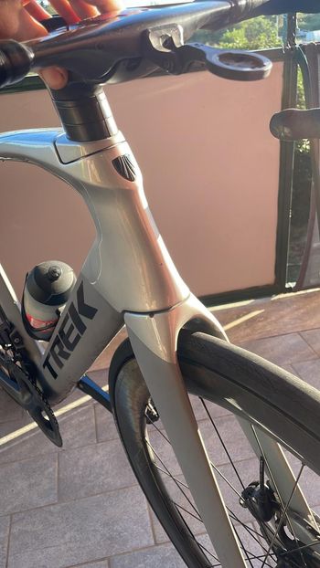 Used Trek Madone SLR 6 Disc 2019 2019 Road & Gravel — image 2 of 9