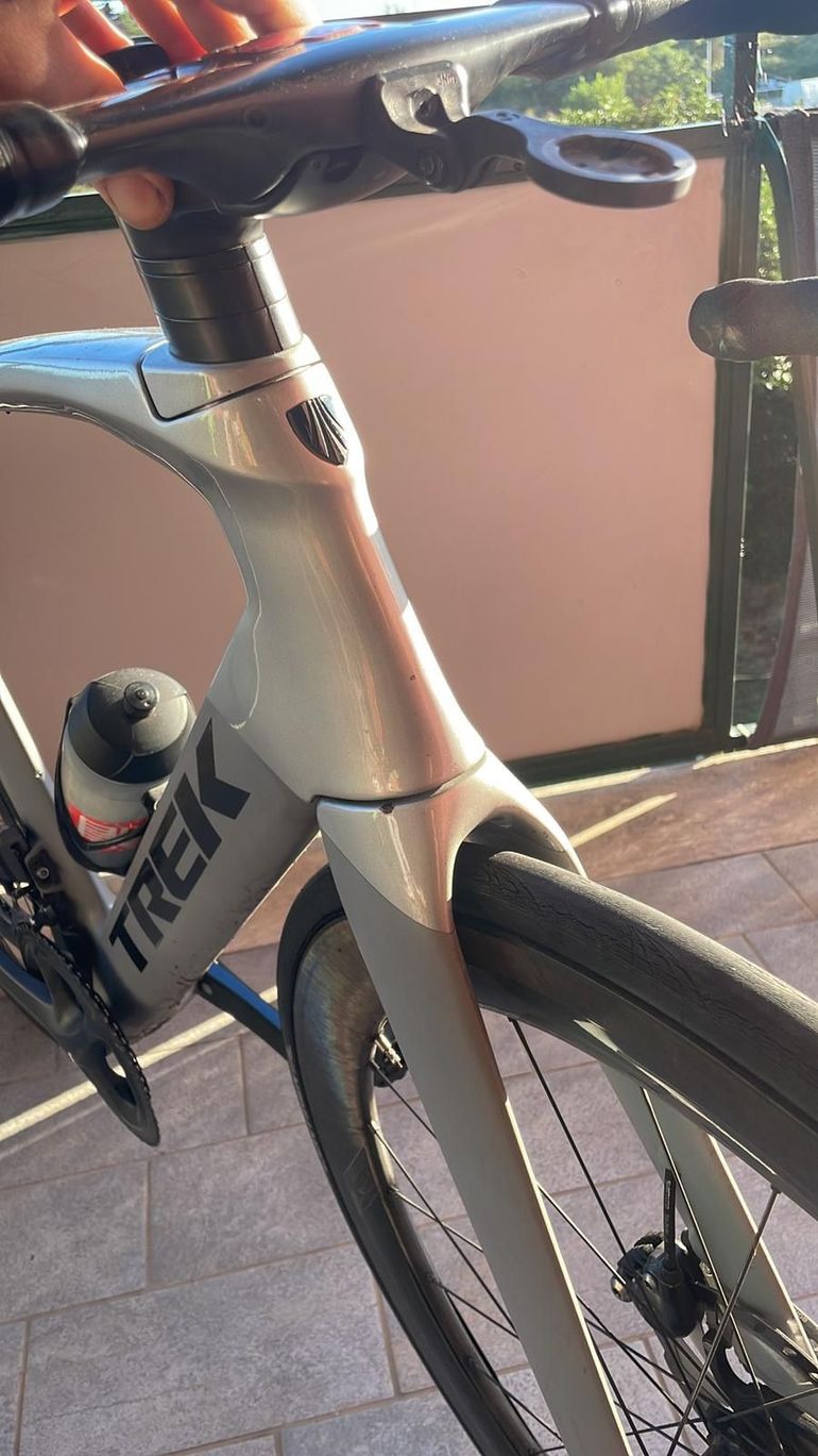 Used Trek Madone SLR 6 Disc 2019 2019 Road & Gravel — image 2 of 9