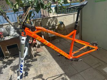 Used Mondraker Vantage Frameset 2016 Mountainbike, Orange — image 2 of 7