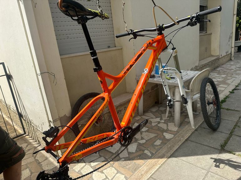 Used Mondraker Vantage Frameset 2016 Mountainbike, Orange — image 1 of 7