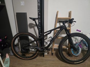 Used Specialized Epic Pro 2022 2022 Mountainbike, Negro — image 9 of 9