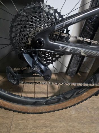 Used Specialized Epic Pro 2022 2022 Mountainbike, Negro — image 7 of 9