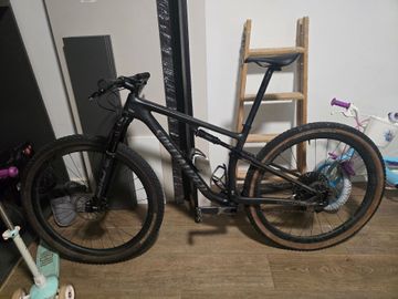 Used Specialized Epic Pro 2022 2022 Mountainbike, Black, 29 — image 3 of 9
