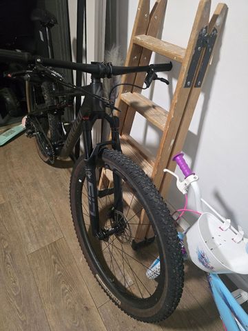 Used Specialized Epic Pro 2022 2022 Mountainbike, Black, 29 — image 8 of 9