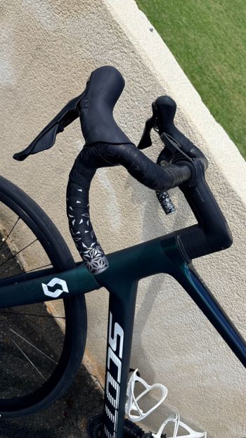 Used Scott Addict 20 2022 2022 Road & Gravel, Green — image 3 of 6