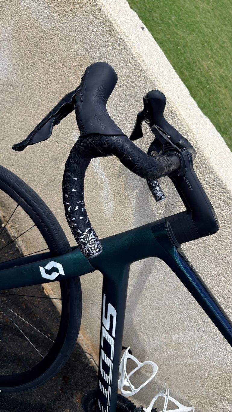 Used Scott Addict 20 2022 2022 Road & Gravel, Green — image 3 of 6