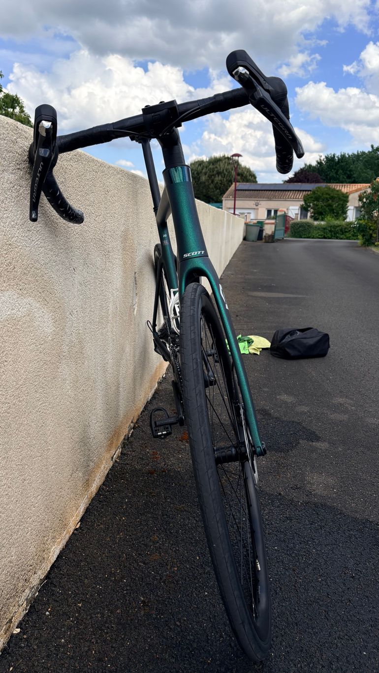 Used Scott Addict 20 2022 2022 Road & Gravel, Green — image 5 of 6
