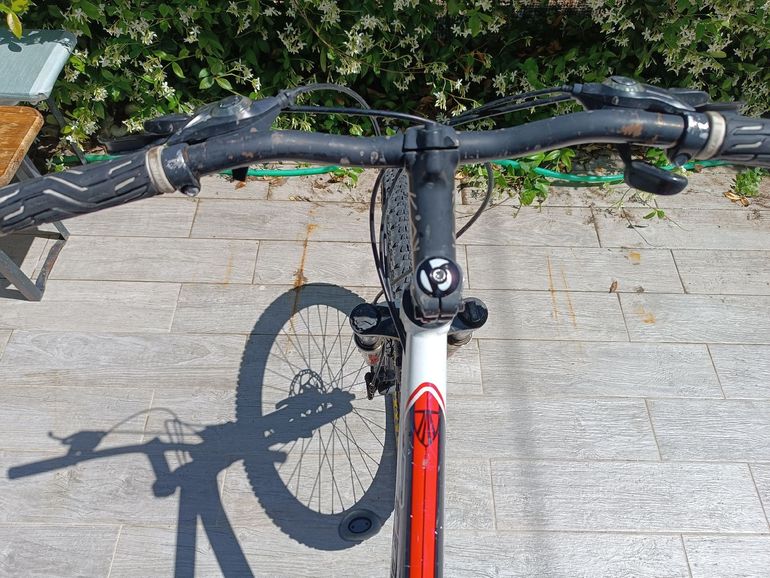Used Trek Alpha Shimano Altus 2017 Mountainbike, White — image 4 of 5