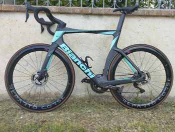 Used Bianchi Oltre PRO Durace Di2 2023 2023 Road & Gravel, Grün — image 2 of 12