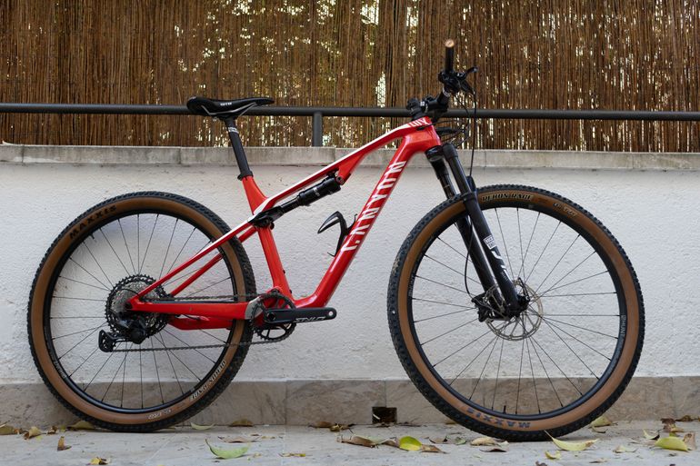 Used Canyon LUX Shimano Deore XT 2019 Mountainbike, Rosso — image 1 of 15