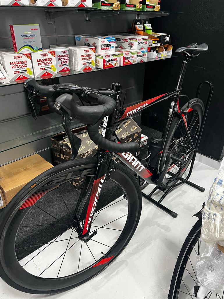 Used Giant Propel Shimano Ultegra 2018 Road & Gravel, Black — image 1 of 11