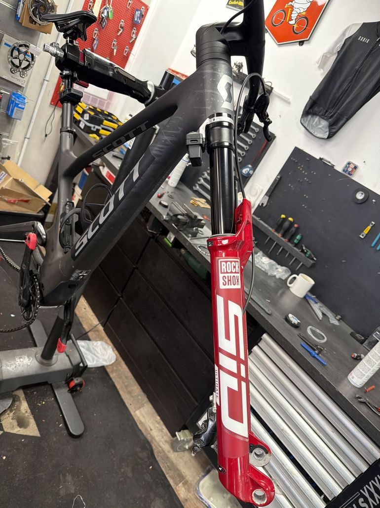 Used Scott Spark RC World Cup 2025 2025 Mountainbike, Black, 29 — image 11 of 15