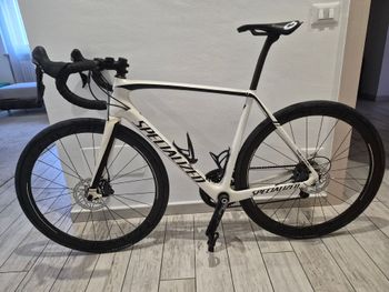 Used Specialized Tarmac Expert Disc 2017 2017 Road & Gravel, Bianco — image 2 of 4