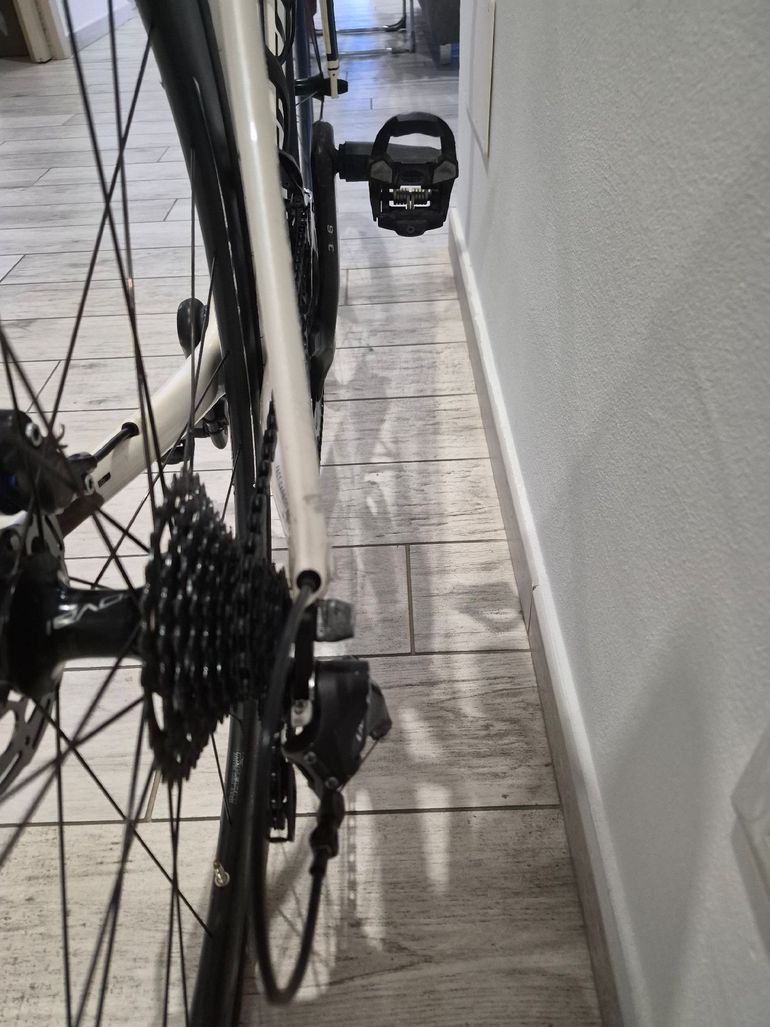 Used Specialized Tarmac Expert Disc 2017 2017 Road & Gravel, Bianco — image 4 of 4