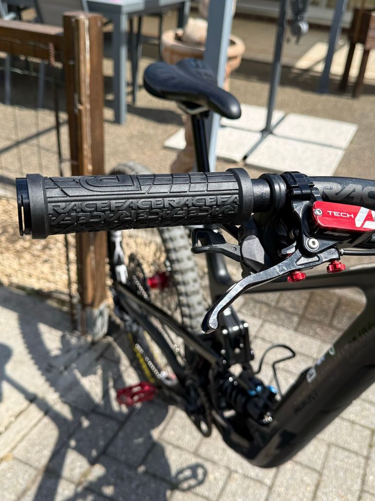 Used Rocky Mountain Altitude C70 Coil Shimano 2024 2024 Mountainbike, Black, 27.5, 29 — image 9 of 11