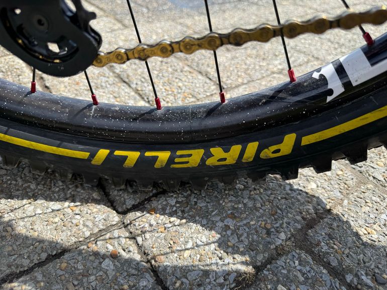 Used Rocky Mountain Altitude C70 Coil Shimano 2024 2024 Mountainbike, Black, 27.5, 29 — image 10 of 11