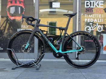 Used Bianchi Specialissima RC Durace Di2 2025 2025 Road & Gravel, Black — image 4 of 4